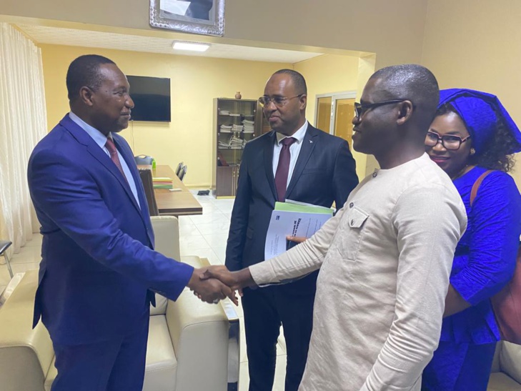 Poste: La passation de service entre Abdoulaye Bibi Baldé et Mohamadou Diaité, s’est bien passée