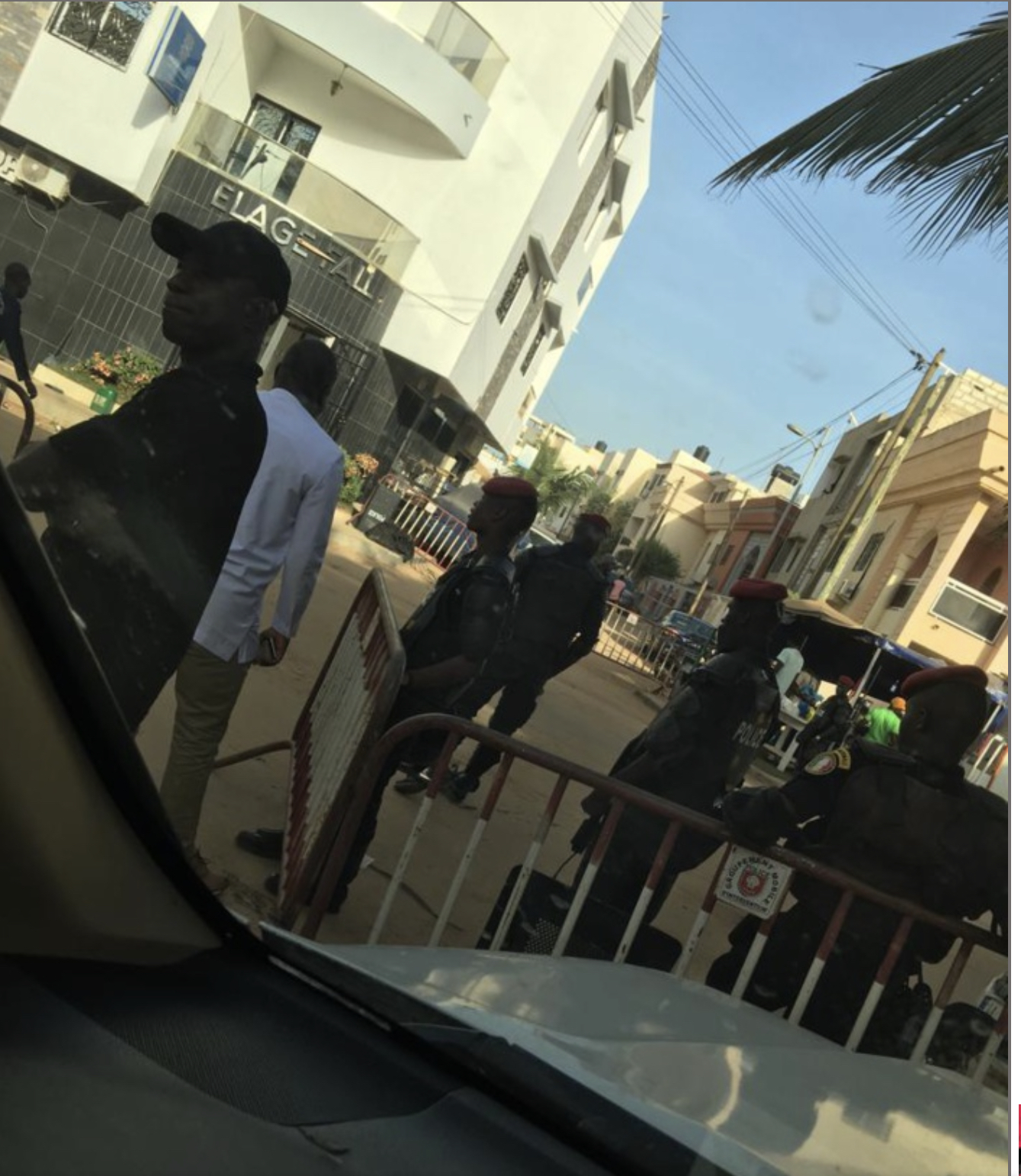 Cité Keur Gorgui / Venu rendre visite à Ousmane Sonko, Déthié Fall se voit interdire l'accès par la police