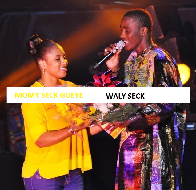 Moumy le " Kani Ngégn" de Bougane remet une gerbe de fleure à son frére Waly