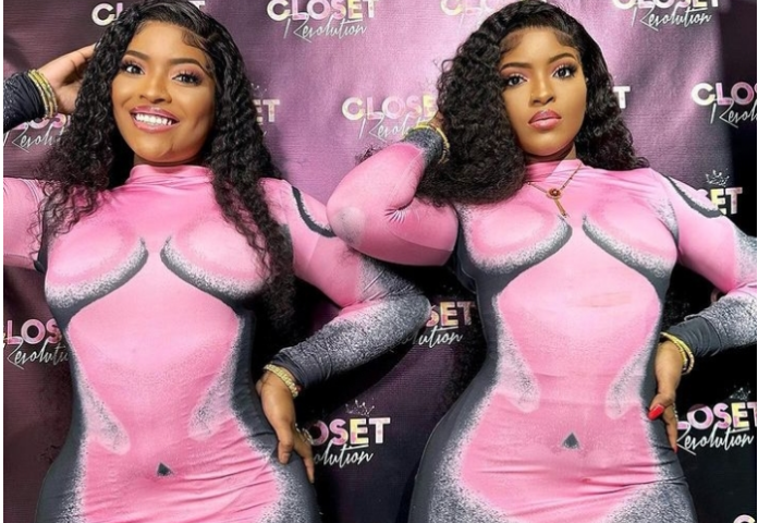 Robes moulantes et très sexy, les jumelles de Mame Boye Diao choquent la toile