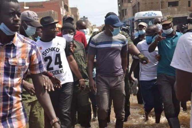 Ousmane Sonko, Président Pastef, Les patriotes: « Il urge de mettre un terme à cette frénésie d’arrestations arbitraires, de tortures et d’humiliations »