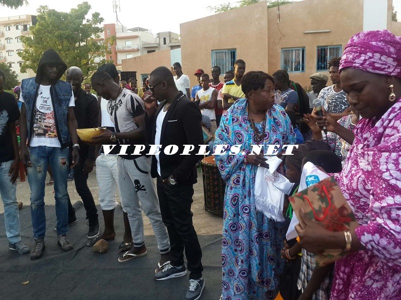 10 PHOTOS:Papis Demba Cissé oeuvre dans le social pour rendre service à son peuple