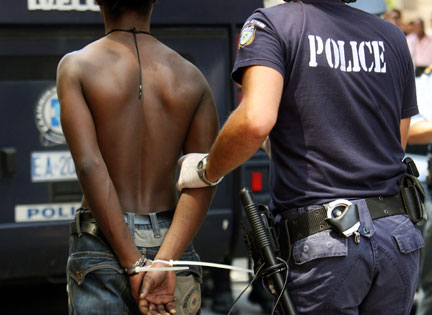 Un immigré sénégalais pète les pombs: « J’en ai marre de la France… Je veux partir,