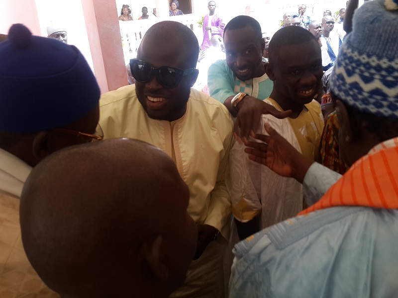 Daouda Mbow fait son "ziar" à Mame Cheikh Anta Mbacké