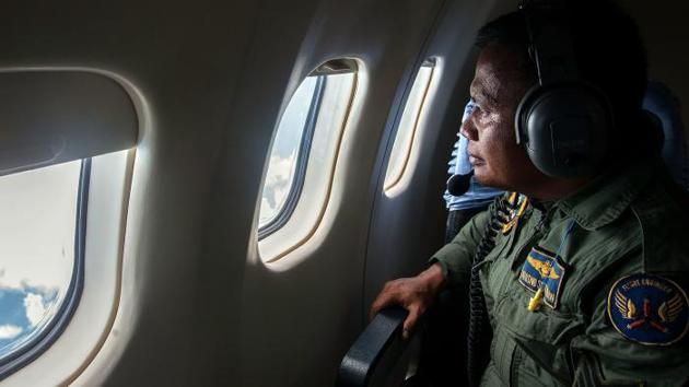 Disparition du vol d'AirAsia : les dernières communications du pilote révélées