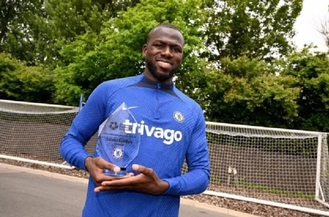 Community Champion Awards : Kalidou Koulibaly récompensé