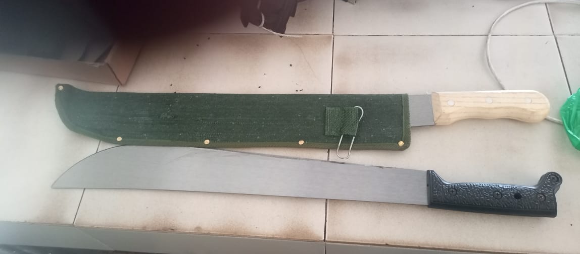 Des armes retrouvées dans l'une de véhicule du caravane de liberté de Sonko dans une station d'essence.