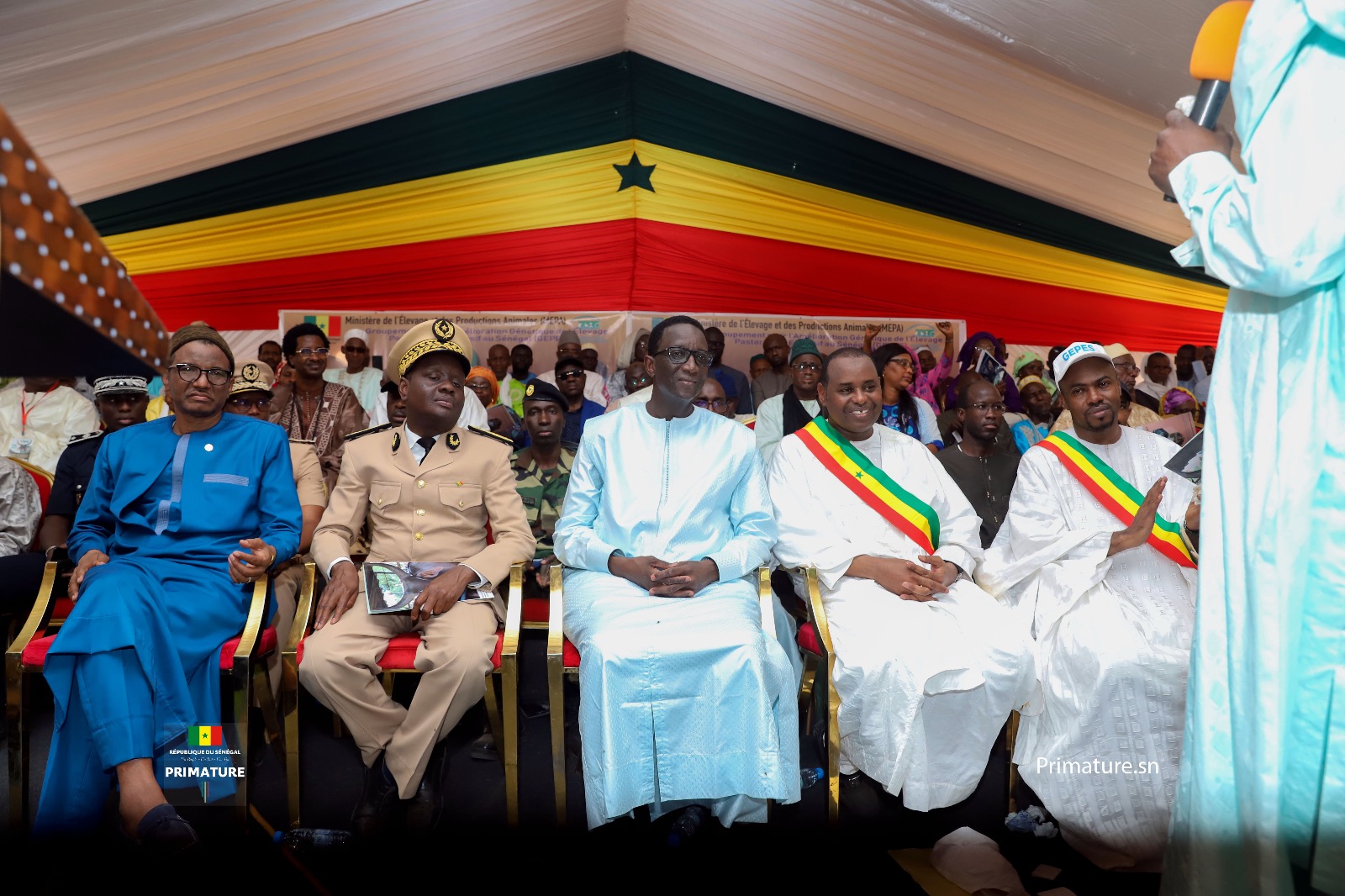 Le Premier Ministre, Ministre de l’Elevage et des Productions animales Amadou BA a présidé  la cérémonie officielle de réception de 312géniteurs « Guzera » à l’ENSA de Thiès