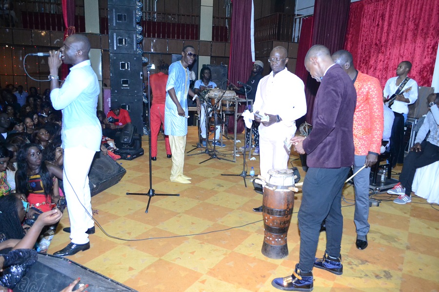 Waka Diagne le Gambie le plus influent de Londres fait son show sur la scène du Pencha Mi de Banjul
