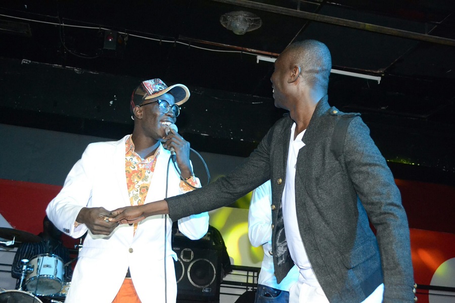 Images: Le thiossane night vibre au rythme du "rakadiou show" avec les " rakadioumans" de Dakar