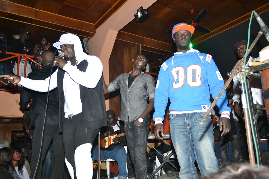 Images:La banlieue a répondu présent à son fils Pape Diouf avec un "show rakadiou" au Ravin