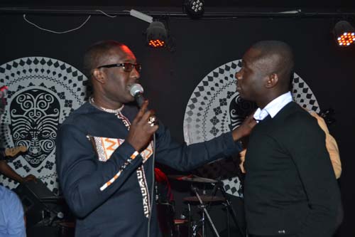 Pape Diouf & la génération consciente chauffent le Baramundi avec le "Show Rakadiou"