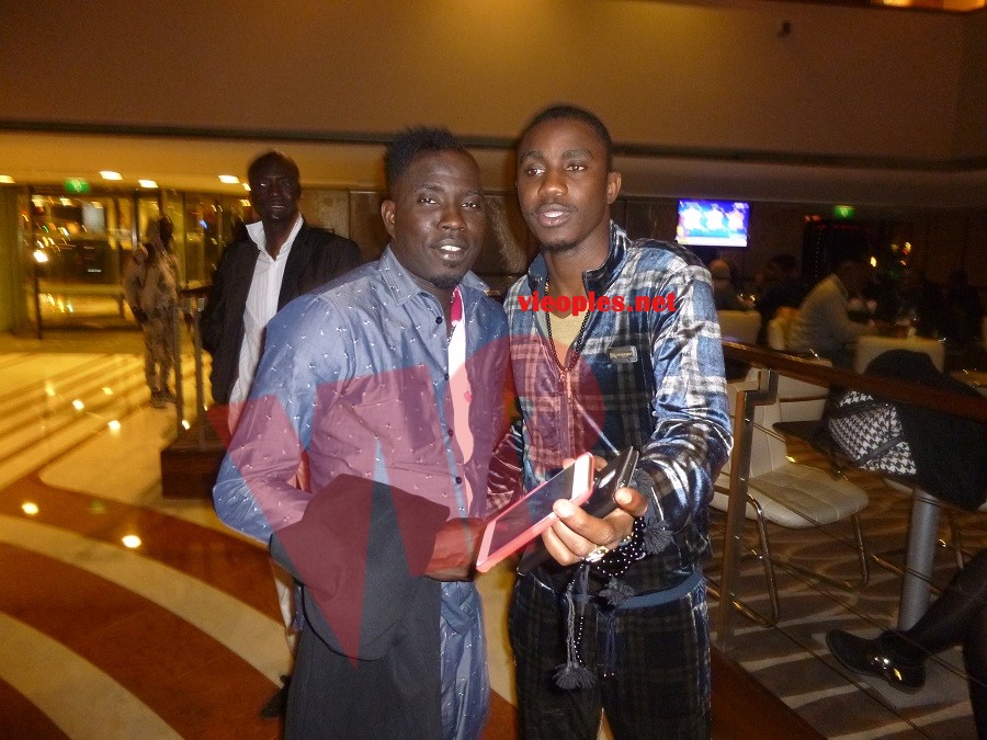Waly Seck et son danseur Hamady Badiane dans les derniers réglages du concert du 07 mars au Palais des Congrés.