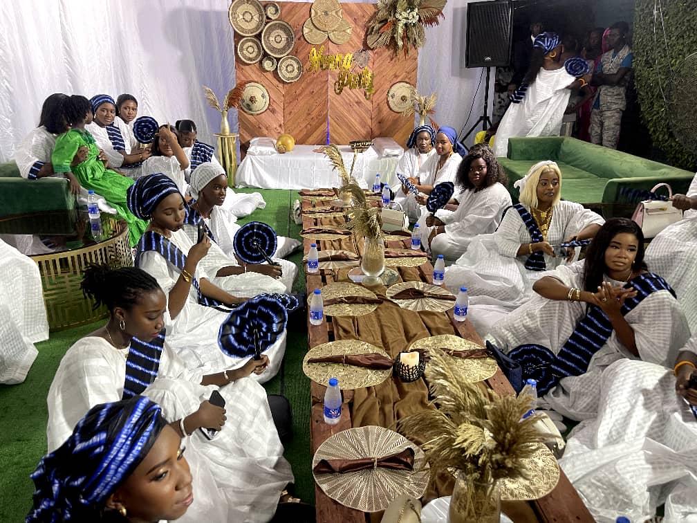 Héné Time de la petite fille du président Mbagnick Diop MEDS, Sophie une pluies de millions dans une folle ambiance.