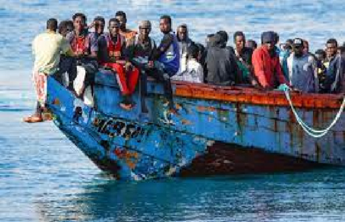 Migration : Deux pirogues transportant 262 candidats à l’émigration irrégulière arraisonnées par la Marine