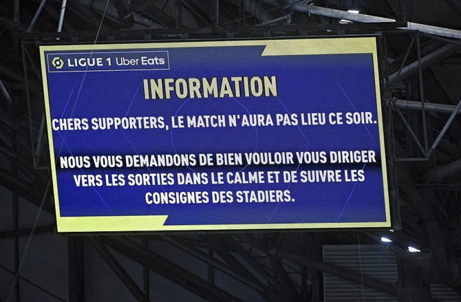 Ligue 1 : le match OM-OL annulé après de graves incidents... Les explications de l'arbitre