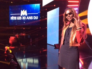 Coumba Gawlo à l’émission Top 50 de M6 en France