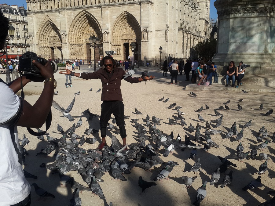 Les images de la nouvelle vidéo de Jule Danseman le nouveau chouchou des Parisiens avec Art bi Management.