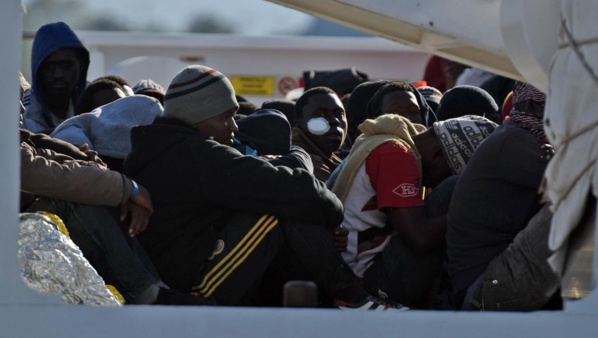 Migrants: un nouveau naufrage fait craindre 700 morts en Méditerranée
