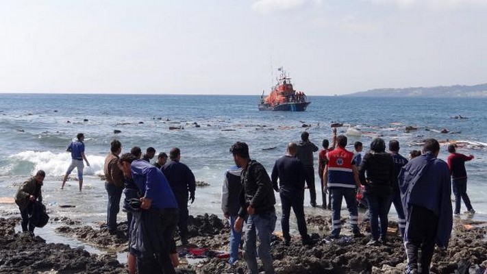 URGENT: Méditerranée: nouveau naufrage en cours d’un bateau avec plus de 300 migrants africains
