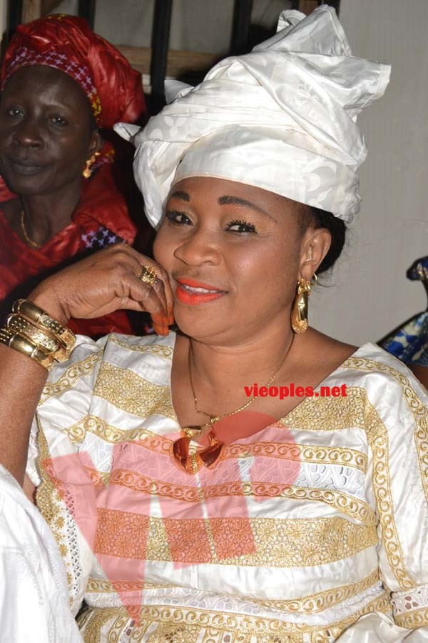 Les images du mariages du mariage de la fille de MBagnick Diop avec le mannequin Baye Bia. Regardez