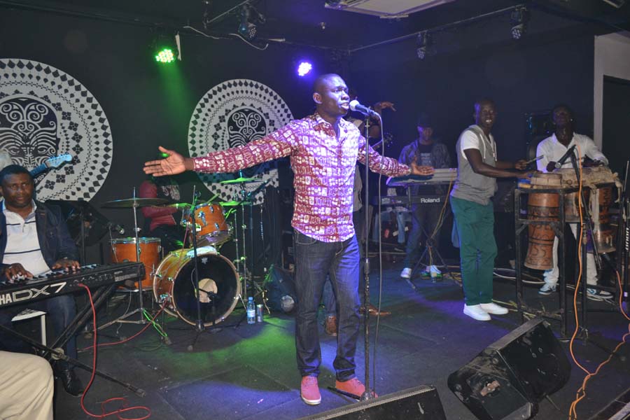 Pape Diouf signe son retour explosif au Baramundi.Regardez