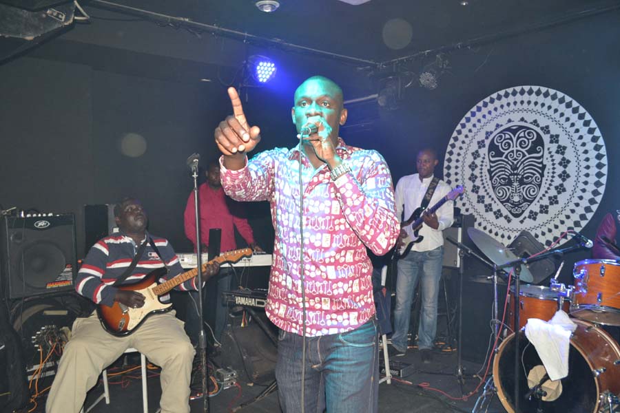 Pape Diouf signe son retour explosif au Baramundi.Regardez