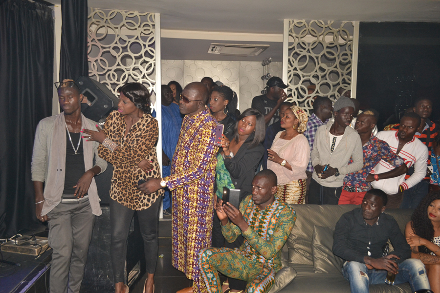 Les images du "Show rakadiou" de Pape Diouf au Baramundi. Regardez