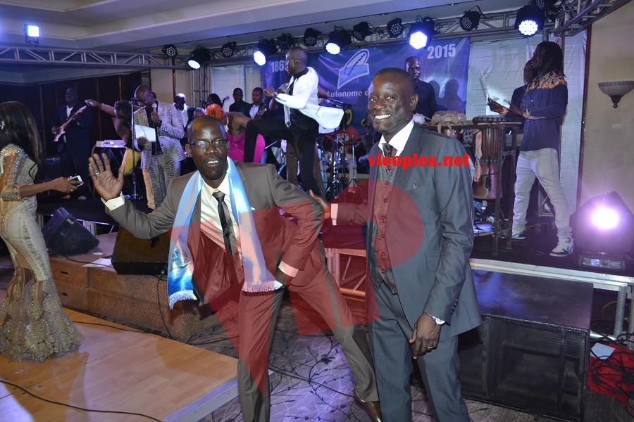 Soirée de gala du port: Pape Diouf assure son show spectacle devant les employés de Cheikh Kanté.Regardez