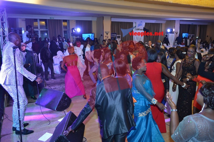 Soirée de gala du port: Pape Diouf assure son show spectacle devant les employés de Cheikh Kanté.Regardez