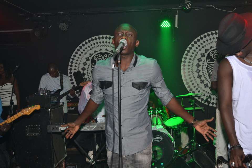 Revivez les images de la soirée dominical du nouveau roi de la musique Sénégalaise Pape Diouf au Baramundi.