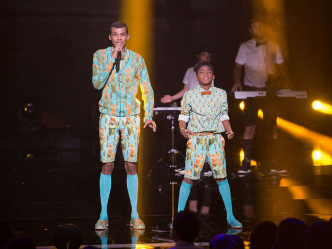 Stromae enflamme la scène du Monument de la renaissance avec un show millimétré