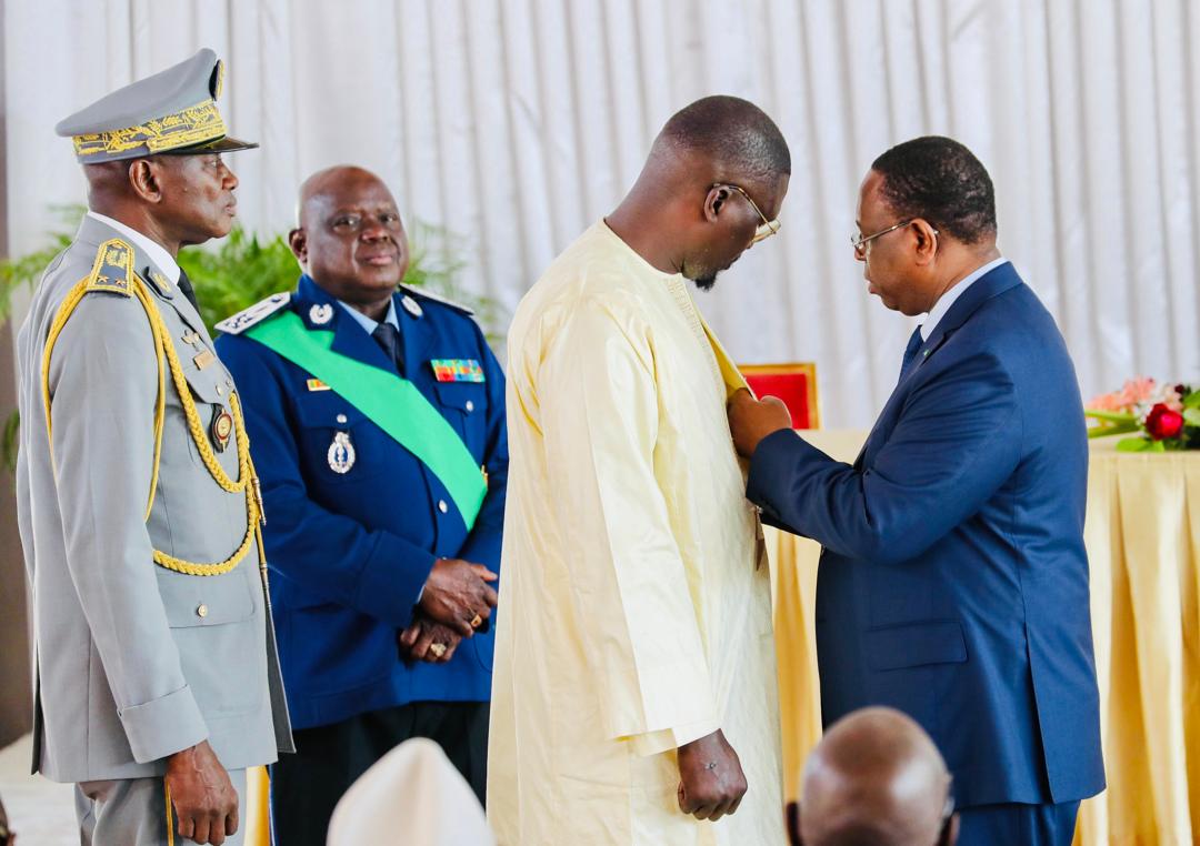Moustapha DIeng, PCA du FDCUIC, co-fondateur de la Marmite du Coeur et PDG de Sen'Art Vision est élevé au grade de Chevalier de l'Ordre National du Lion.