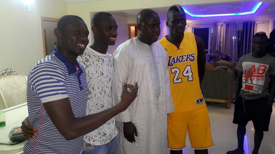 Le leader de la génération consciente Pape Diouf en visite de courtoisie chez les lions de la téranga.