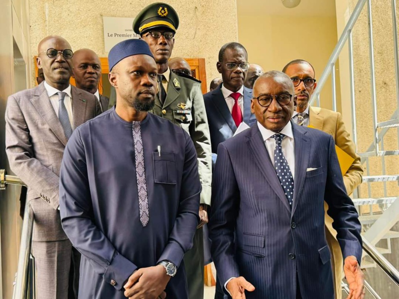 Passation de pouvoirs à la Primature : Un échange sobre et empreint de détermination entre Sidiki Kaba et Ousmane Sonko