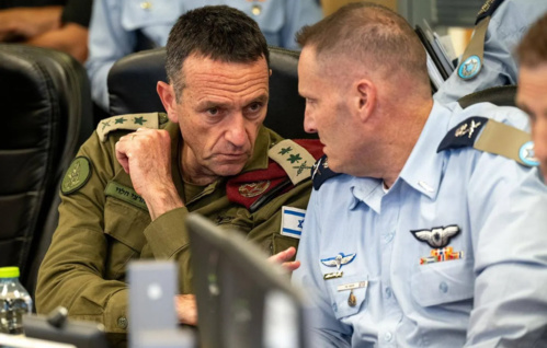 Les hésitations d'Israël quant aux représailles contre l'Iran après une attaque de missiles et drones Les hésitations d'Israël quant aux représailles contre l'Iran après une attaque de missiles et drones