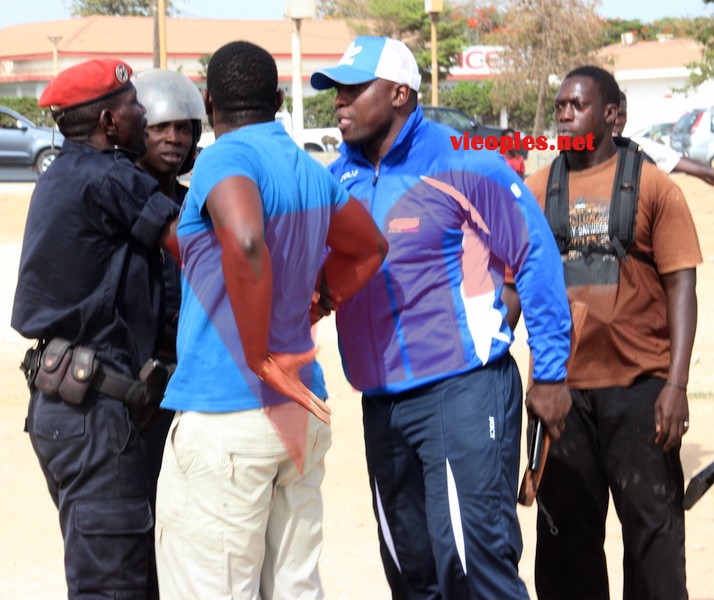 Violence dans la lutte; Affrontement entre camp d' Ama Baldé et celui de Gouye Gui à la place du souvenir dans le compte du face to face de la TNT.