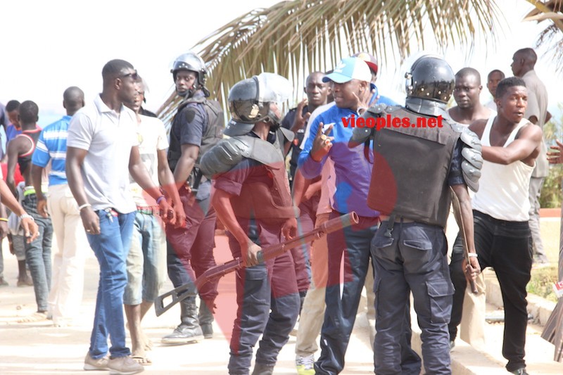 Violence dans la lutte; Affrontement entre camp d' Ama Baldé et celui de Gouye Gui à la place du souvenir dans le compte du face to face de la TNT.