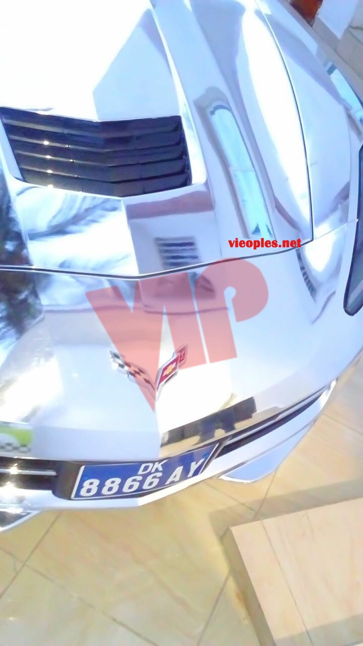 Waly Seck dans sa nouvelle voiture Corvet 2015.Regardez