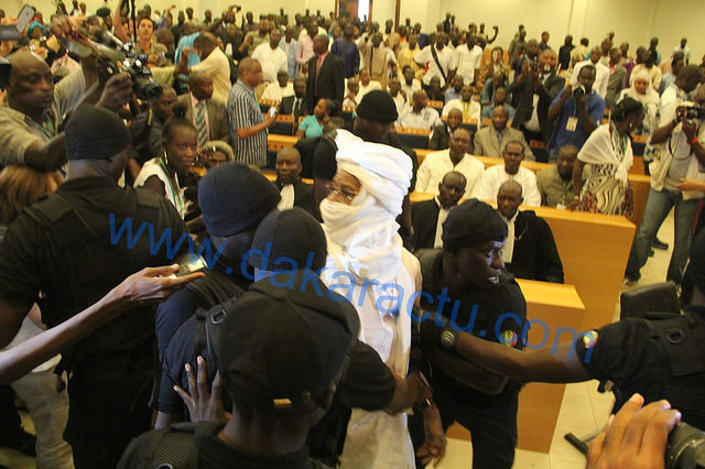 Reprise du procès de l'ancien président du Tchad : Hissène Habré encore ramené de force devant les Chambres africaines Reprise du procès de l'ancien président du Tchad : Hissène Habré encore ramené de force devant les Chambres africaines