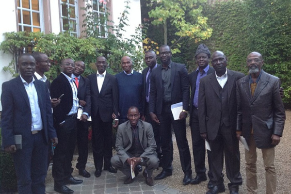 Abdoulaye Wade et le FPDR : un candidat en prison, des guignols pour assurer le spectacle et un vieux prêt à tout pour son fils Abdoulaye Wade et le FPDR : un candidat en prison, des guignols pour assurer le spectacle et un vieux prêt à tout pour son fils