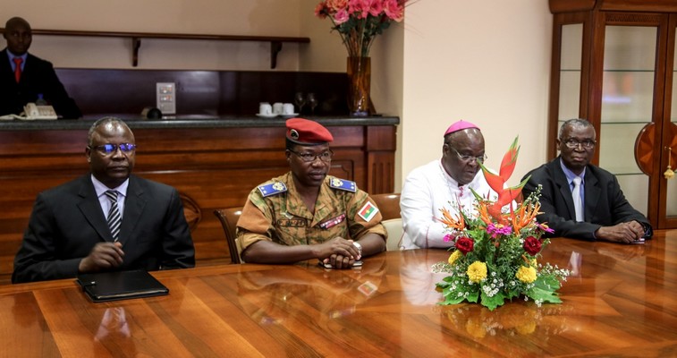 Les images de la rencontre entre le président Sall et le groupe de facilitateurs Burkinabé