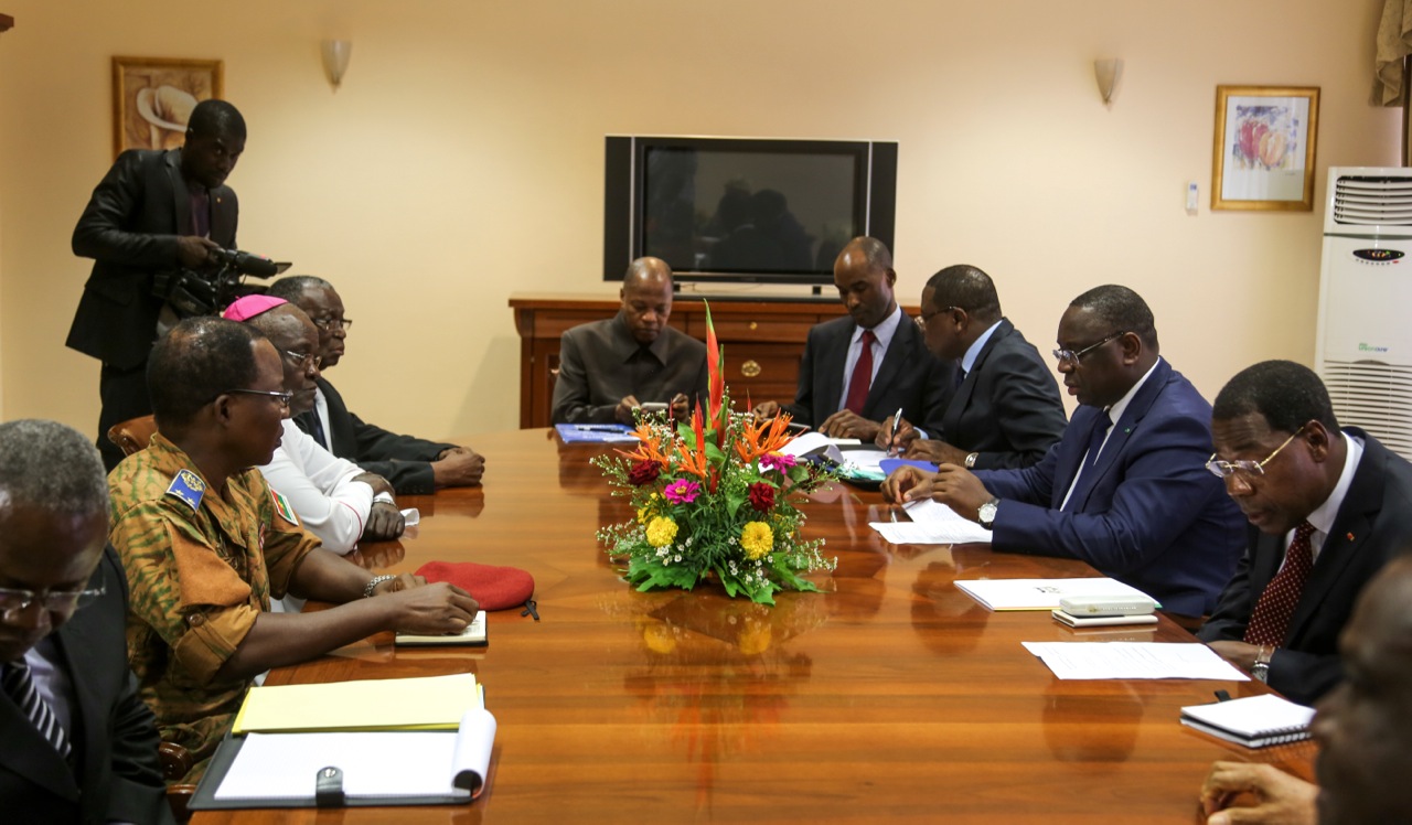 Les images de la rencontre entre le président Sall et le groupe de facilitateurs Burkinabé