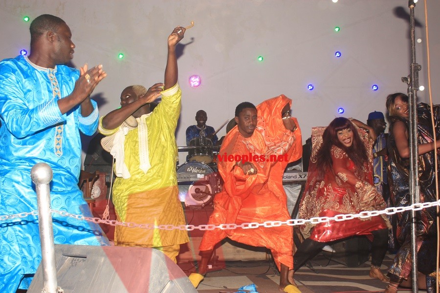 "Spécial ndewleun" Waly Seck met del'ambiance pure et dure au Penc Mi le jour de la tabaski.