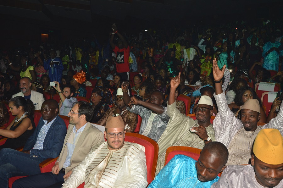 En direct du grand théâtre:  "Spécial ndéwleun"Pape Diouf  affiche le plein et met le feu dans la salle.