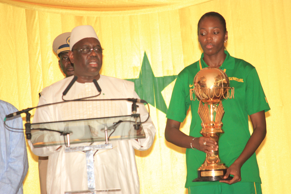 En images l'arrivée triomphale des lionnes du Basket sacrées championnes d'Afrique. Regardez