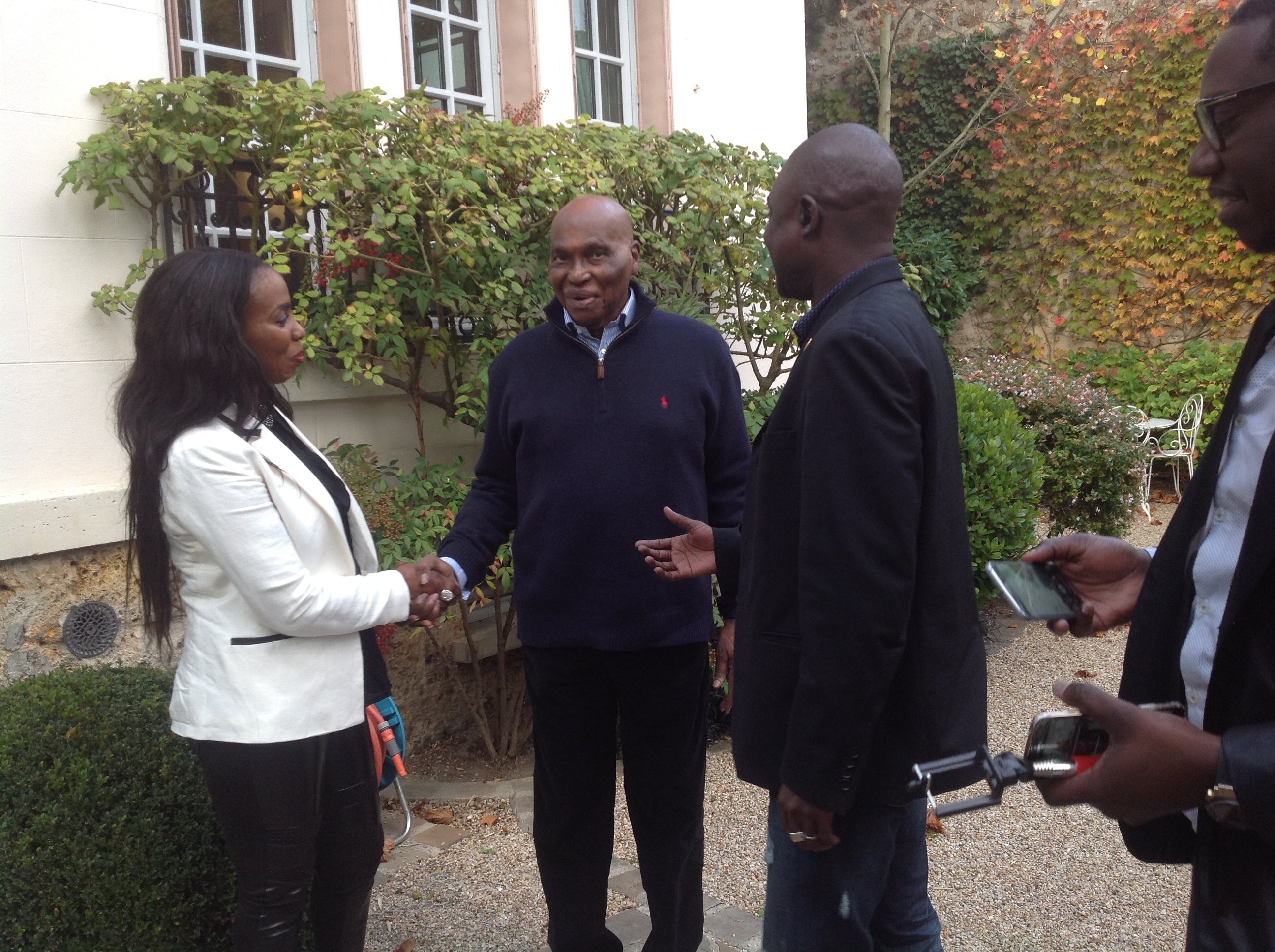  Photos +video :Le président Wade recevant à Versailles Abdoulaye Mamadou Guissé, président du parti Mcss Fulla Ak Fayda
