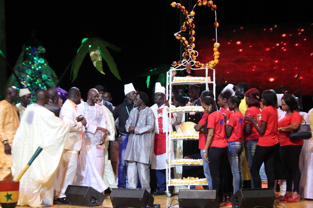 30 ANS: Baba Baidy Maal chauffe le grand théâtre. Regardez.