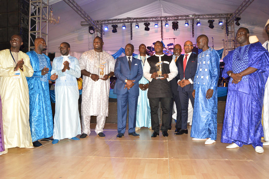 King Fhad Place: Diner de gala de l'association des maitres tailleurs du Sénégal (ADMAST)avec Pape Diouf et la génération consciente.