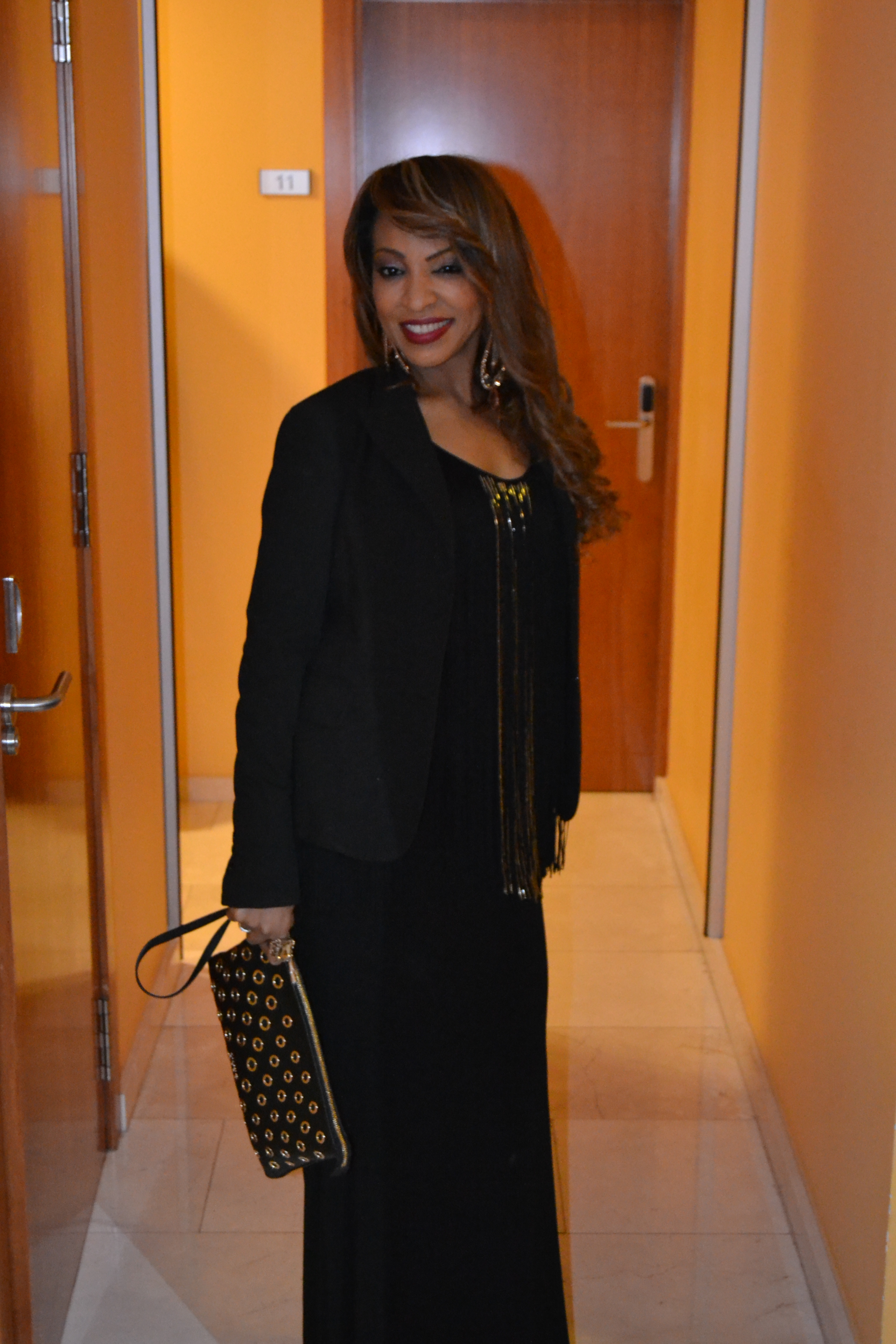 PHOTOS: Viviane Chidid ,chic et classe à son arrivé à Bremen pour le big show du samedi 21 Novembre en Allmengne.